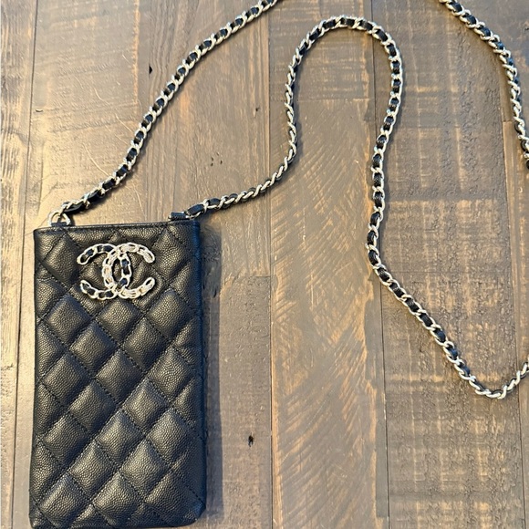 CHANEL caviar quilted black phone holder with chain ￼ - Picture 3 of 7